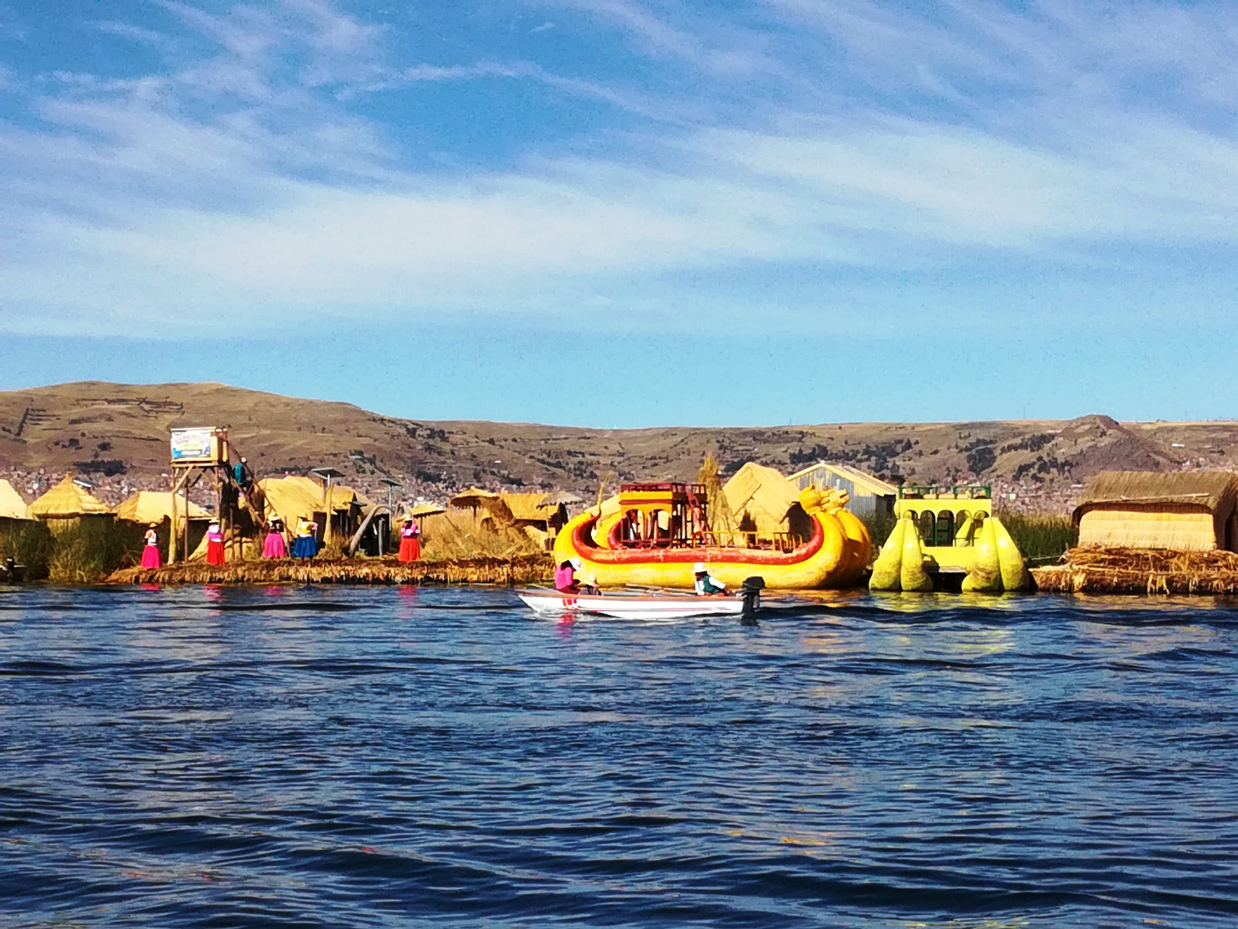 Titicaca-järven kelluvat kaislasaarien kylät