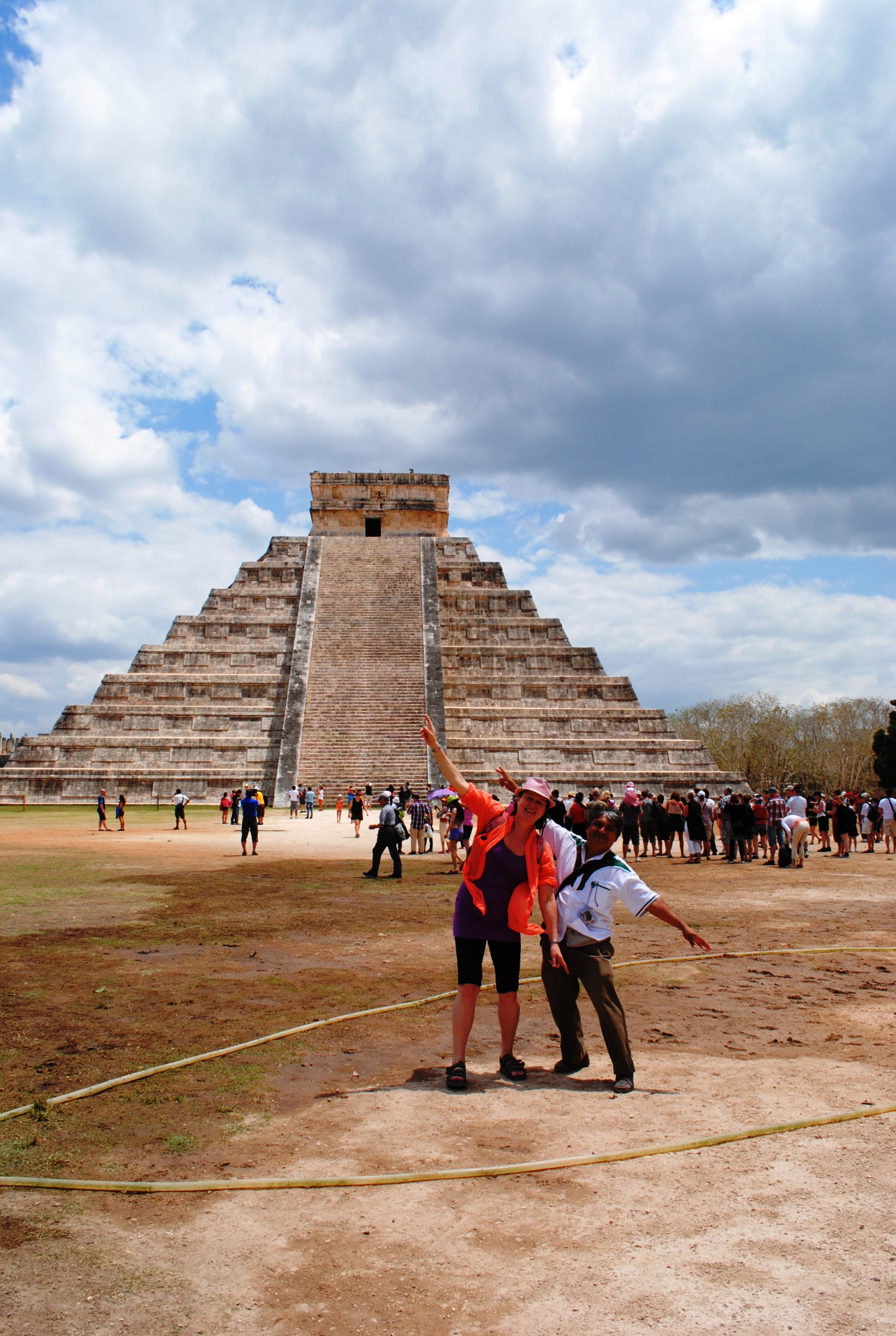 Chichen Itza – Päivi ja cosmo-vision maya-opas Enrique